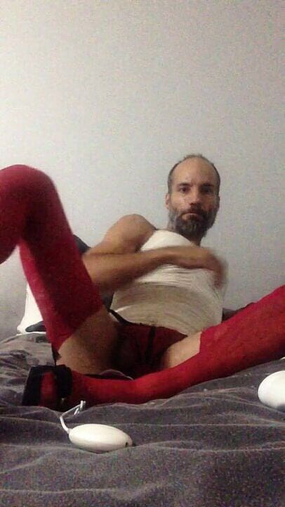 Sissysam: डिल्डो के साथ गांड की चुदाई के साथ सफेद पोशाक में बहिन