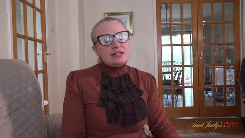Aunt Judy's XXX: AuntJudysXXX - Gia sư máy bay bà già của bạn, bà...