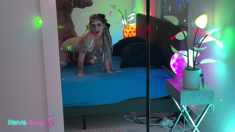 Rave Bunnys: Petrecerea de futai Techno Pad a minioanei Rhea!