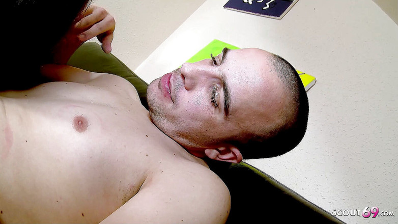 Full porn collection: セクシーなスキニーMILFノアと野生のセックスとステップ息子