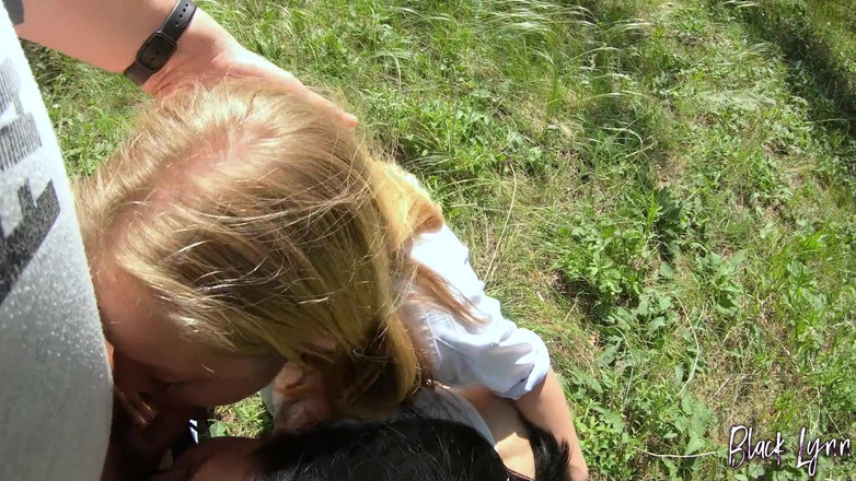 YSP Studio: Kouření přátel saje ptáka spolu - kouření ve třech