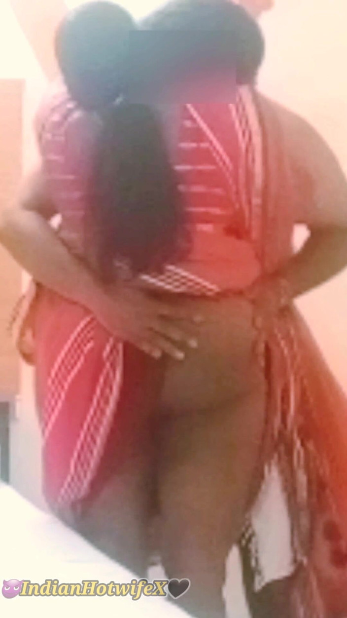 RenuRaj: Tamil excitată soție mare și frumoasă Latha tachinare în sari goală și romantism...