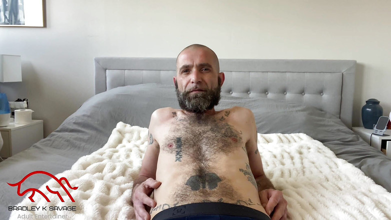 Bradley K Savage: ハメ撮り:パパの足、コック、お尻、ボール、脇の下を崇拝する複数の男パート1