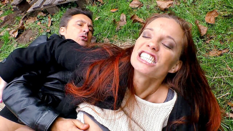 Deutschland porn: Op zijn hondjes in het bos!