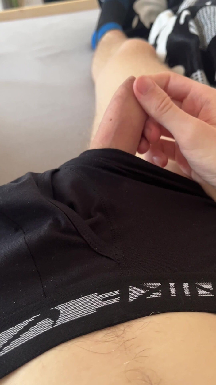 Johnny69227: Młody Twink. Wielki Kutas Maturbacja. Gorący młody student spuści dużo,...