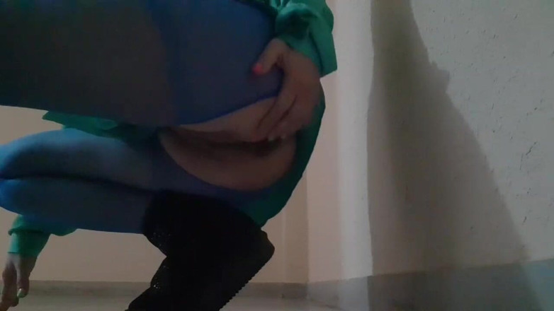 Putana dreams: Woow look she going outside without panties sexy ass and...