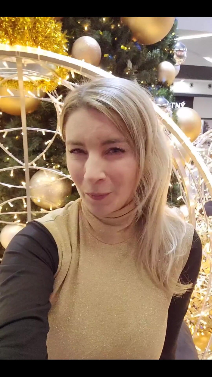 Katerina Hartlova: Meus adoráveis fãs, gostaria de aproveitar esta oportunidade para agradecer...