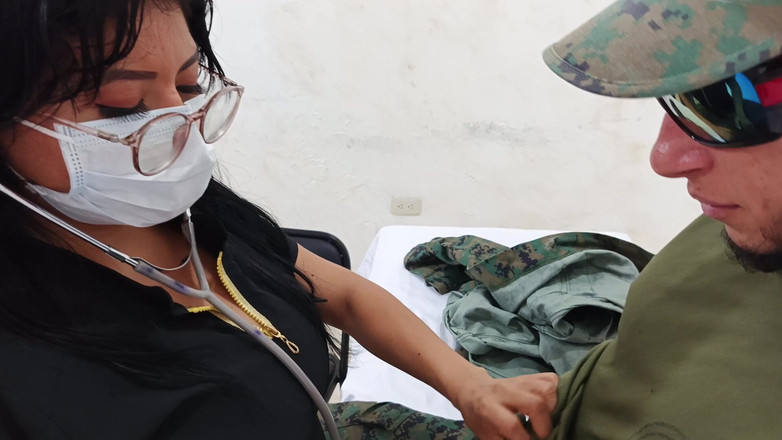 NEGRITA SEXY: Một bác sĩ mò mẫm một người lính trong văn...