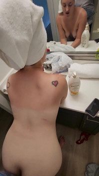 Sprcha se plížila do kluzké krémové lásky: parní sex v koupelně