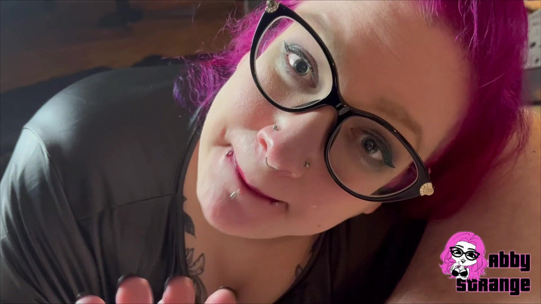 Abby Strange: 독일 비 애비 이상한: 후장 흔들기, 공을 핥고 정액 삼키기