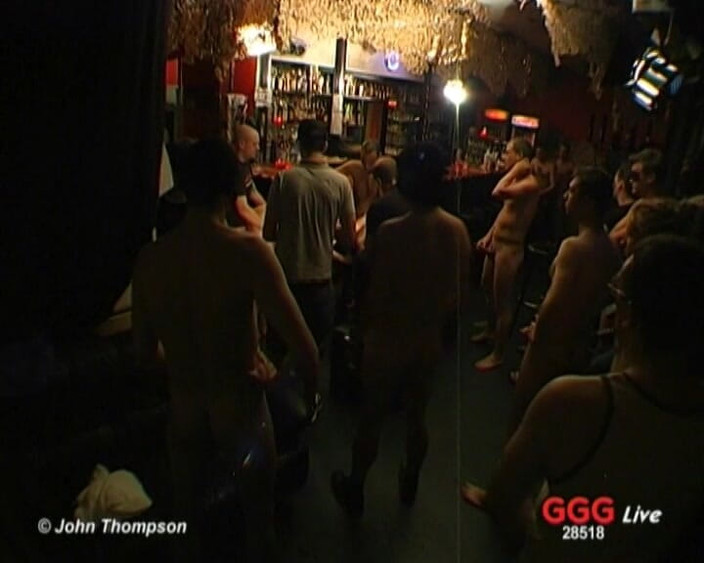 GGG John Thompson OLD STYLE: Ggg - सुनहरे बालों वाली धमाकेदार Sandra Star की जंगली बार पार्टी में सामूहिक चुदाई होती है - उसे यह सब लेते हुए देखें!