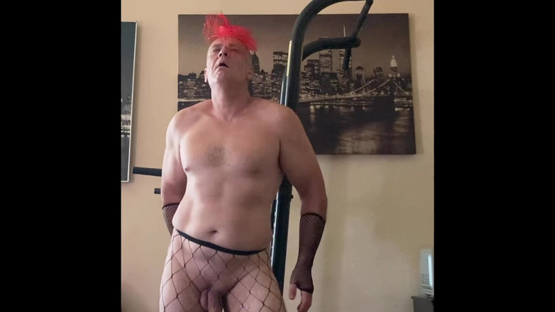 Alex Igogo: Man masturberen in visnetlingerie