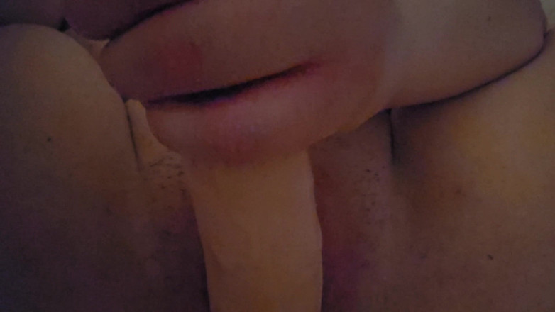 Lynylou: Long Dildo Pussy