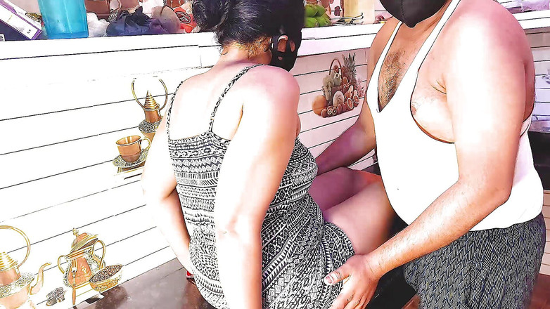 Moni001: Güzel köylü yenge seks