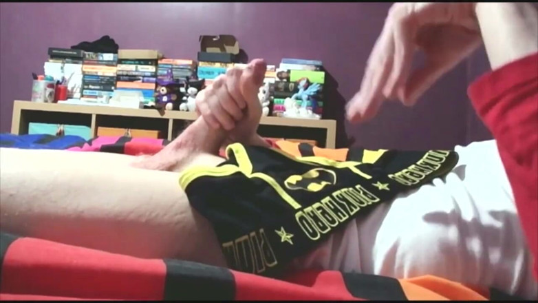 Gay Scottish twink Sammy Andrews: Sammy Andrews sborra in biancheria intima da supereroe nero
