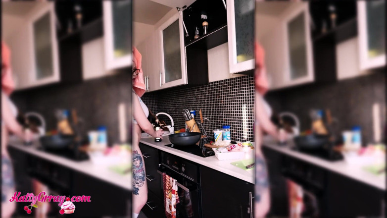 Katty Grray: Sexy girl naked prepares breakfast before work - soft erotica