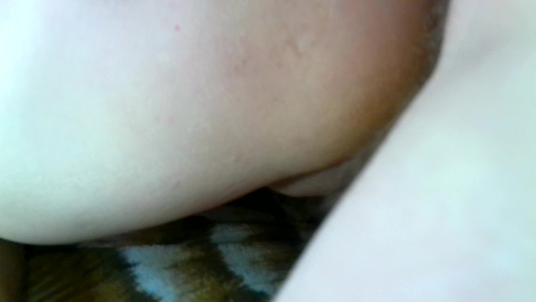 DirtyLubov: Masturbazione vaginale in camera da letto