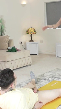 Các gilf yoga lily