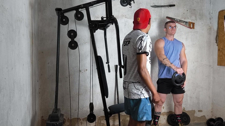 carmonaoficial: Kamarádovo cvičení v tělocvičně končí Bratrstvem