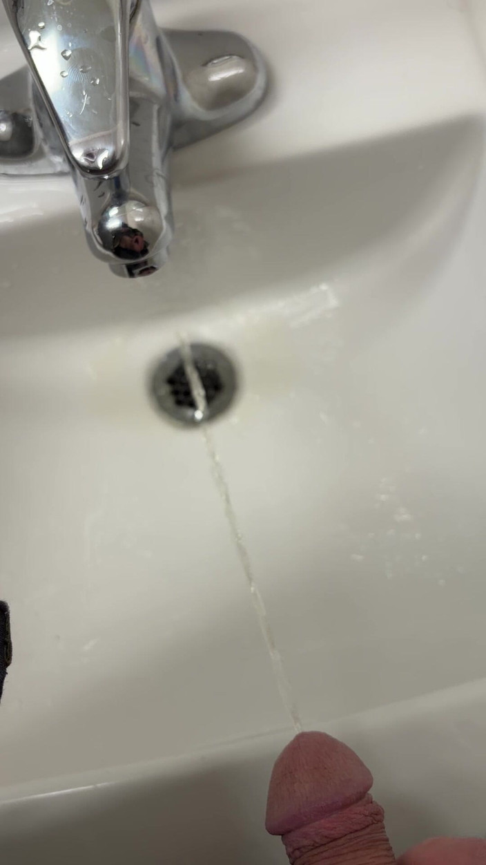 Tatted Daddy: 공공 싱크 오줌