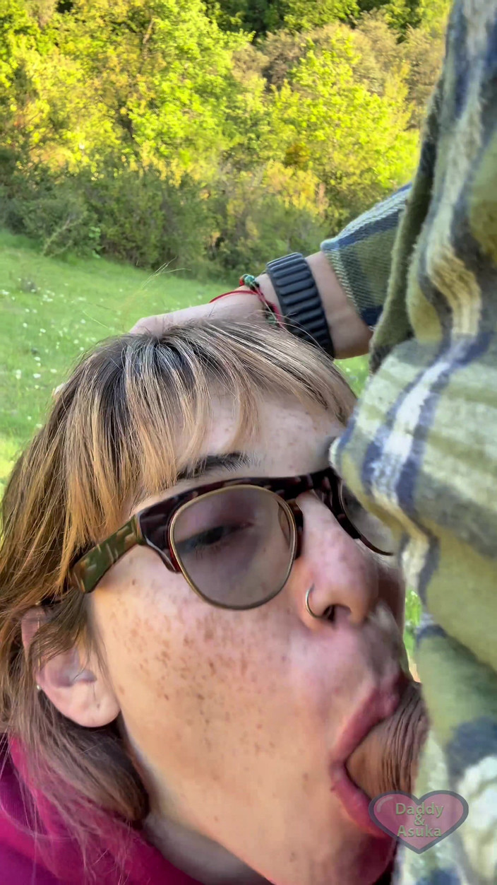 Daddy and Asuka: Epické venkovní kouření