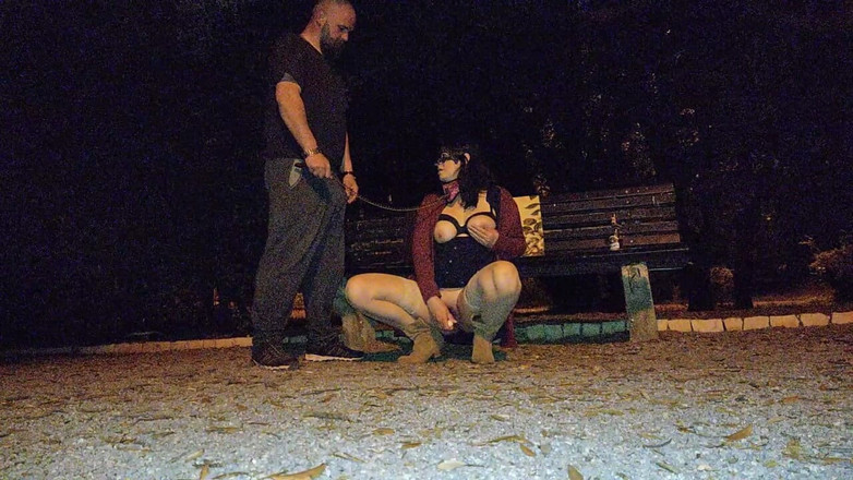 Toilet Mommy: Ovládaná a na vodítku v legínách &amp; Vysoké boty