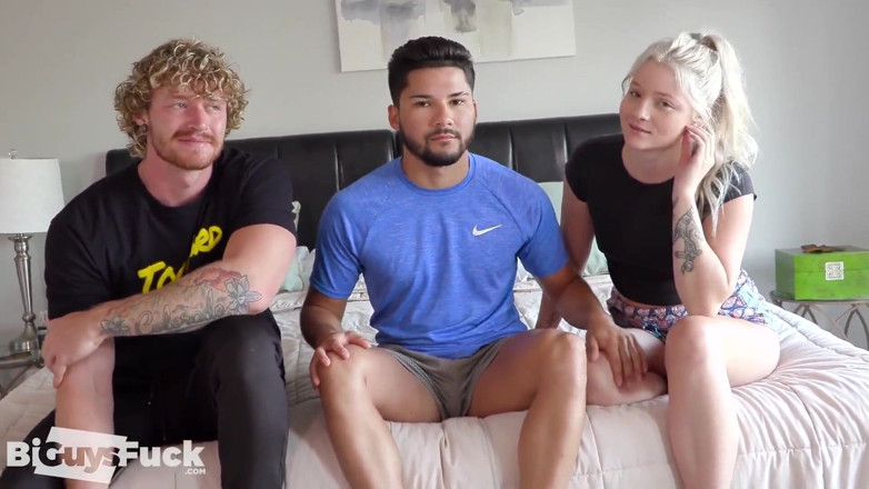 Bi Guys Fuck: Bisexueller piledriver-fick. Heiße muskel-blondine jock.