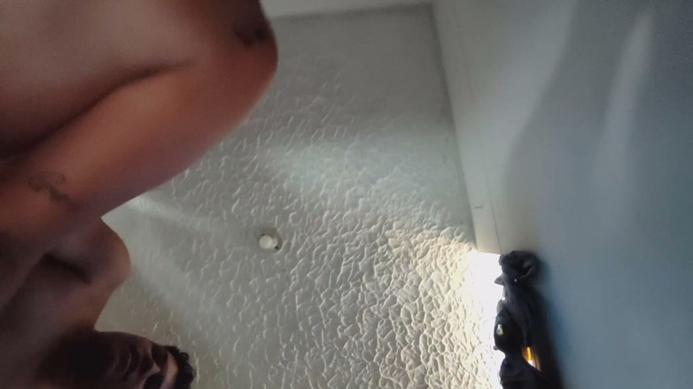 AngyAmazon: Meu novo touro fode meu duro depois que eu o...