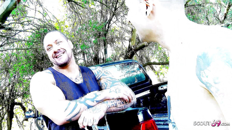 Full porn collection: Zrzavá milfka Vicki ošukaná venku svalnatým chlapem s velkým ptákem