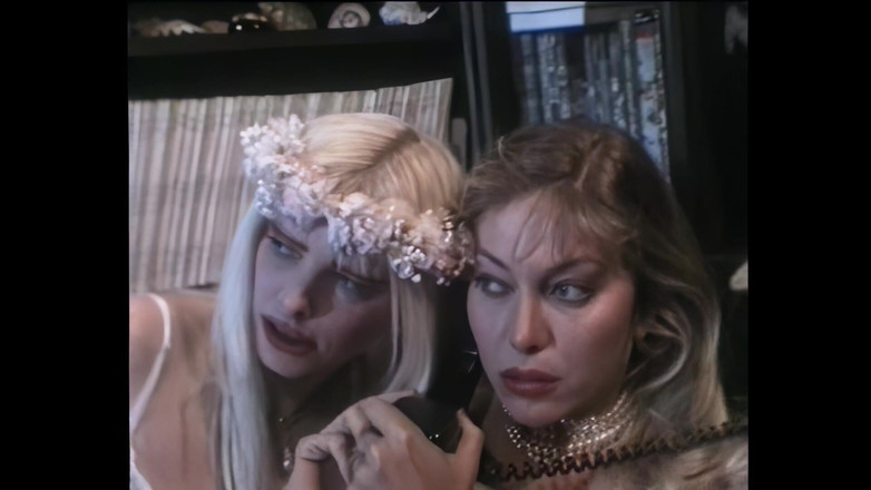 Vintage Megastore Full hd: Kongkek vintaj lesbian yang menakjubkan untuk Cicciolina dan Moana Pozzi