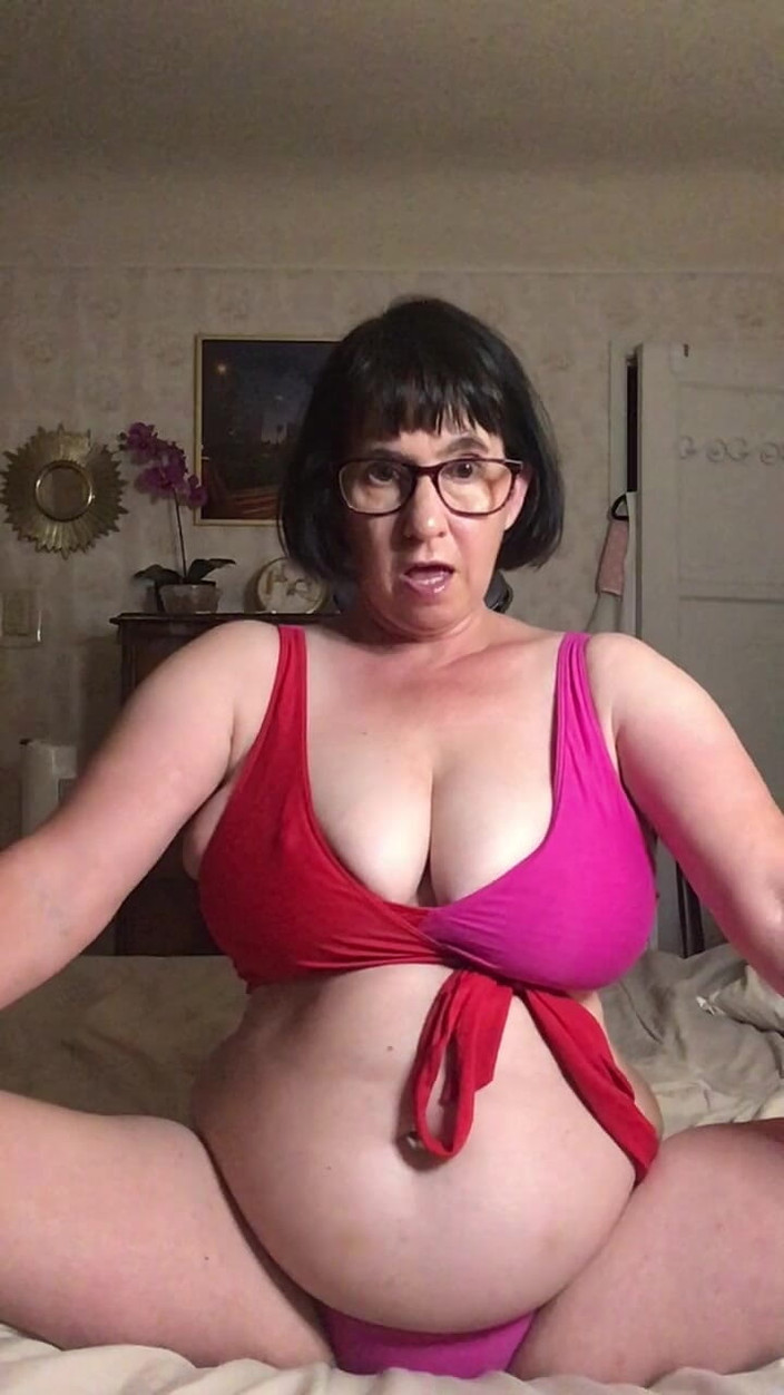 BustyBrendaxx: Best Dirty Talking Slut Who Gets Naked Out of Her...