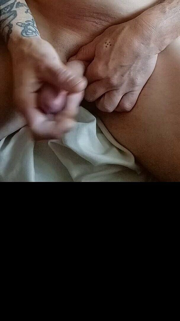 Dics and chicks: Happy Stroke a Ween