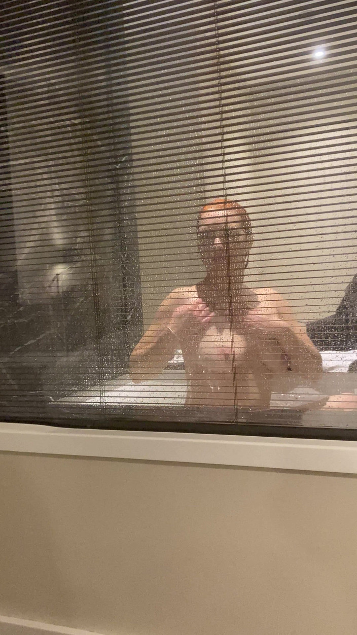 Hairy couple: Cewek hamil rambut merah ini dientot habis-habisan di kamar mandi...