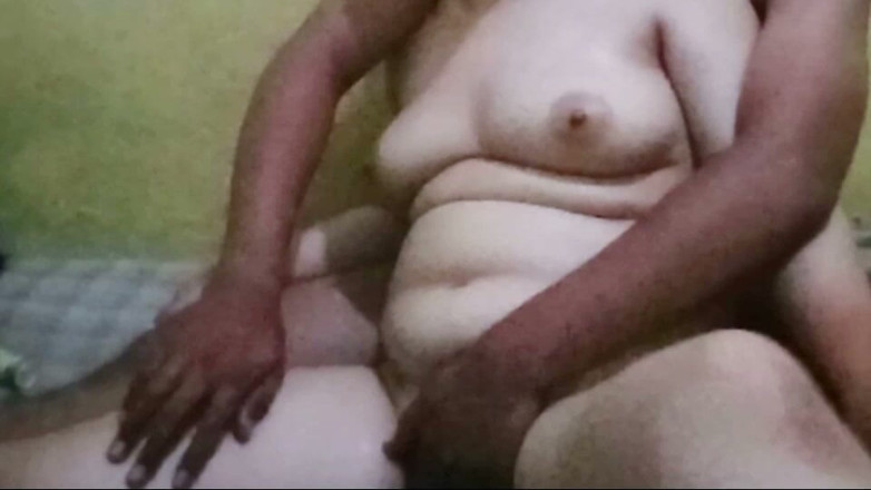 Angelina Pop: Masser les beaux seins des gens