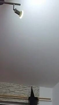 MILF fingert klaffende muschi bis zum tropfenden squirting-orgasmus