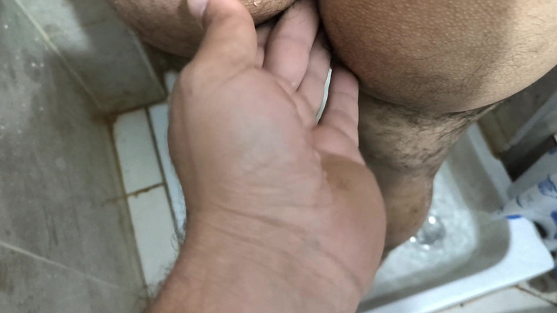 Aminaarab: セックスする前にシャワーで男の子の尻を剃った