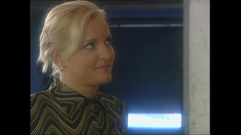 Cinema X: 小さなおっぱいの角質熟女が巨大なビンテージコックによってマンコに犯され、射精されました