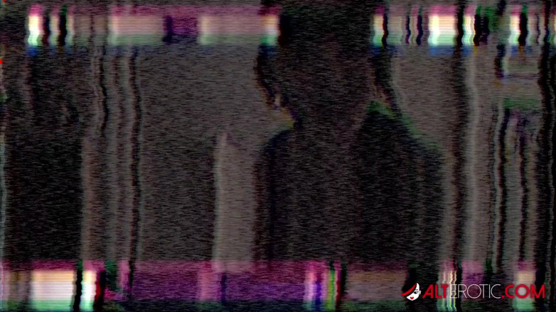 Alt Erotic: Vex Voltageは検疫中に彼女のタイトな猫とろくでなしを広げます
