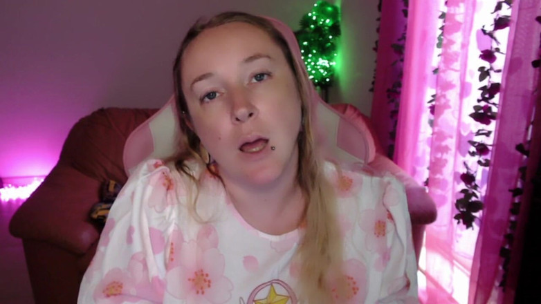 Kisicaxx: बड़ा काला लंड गंदी बात की पूजा कर रहा है