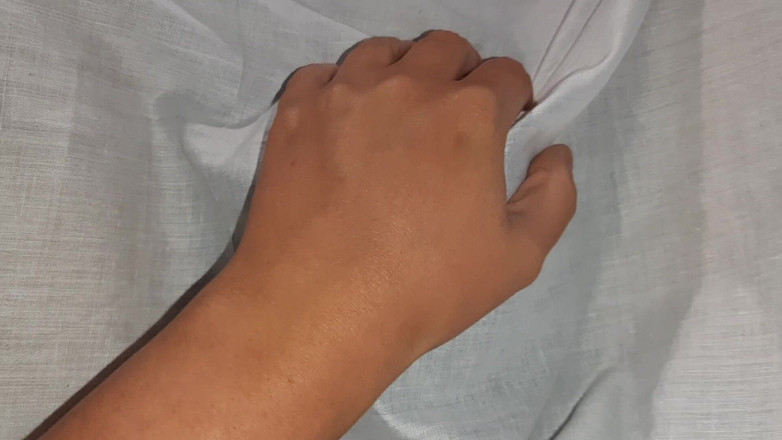 Lesbian-candys: Teman sekamar kami yang pemalu membangunkan kami dengan jilat memek,...