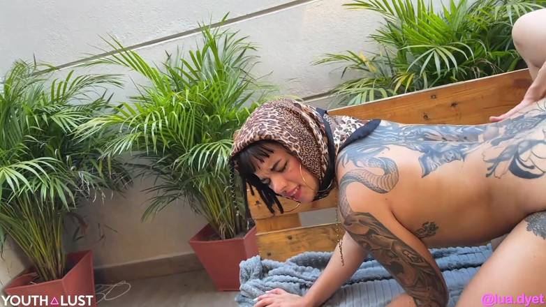 Youth Lust: Debutul lui Lu în culise