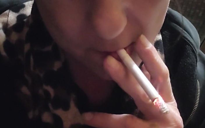 Elite lady S: Chupar minha fumaça
