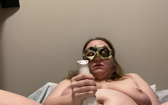 Gushing88: Wife Watching Porn with a Magic Wand