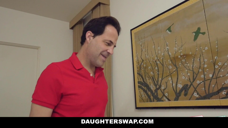 Swappz: Bffs Elsa Jean and Liza Rowe switch dads on a...