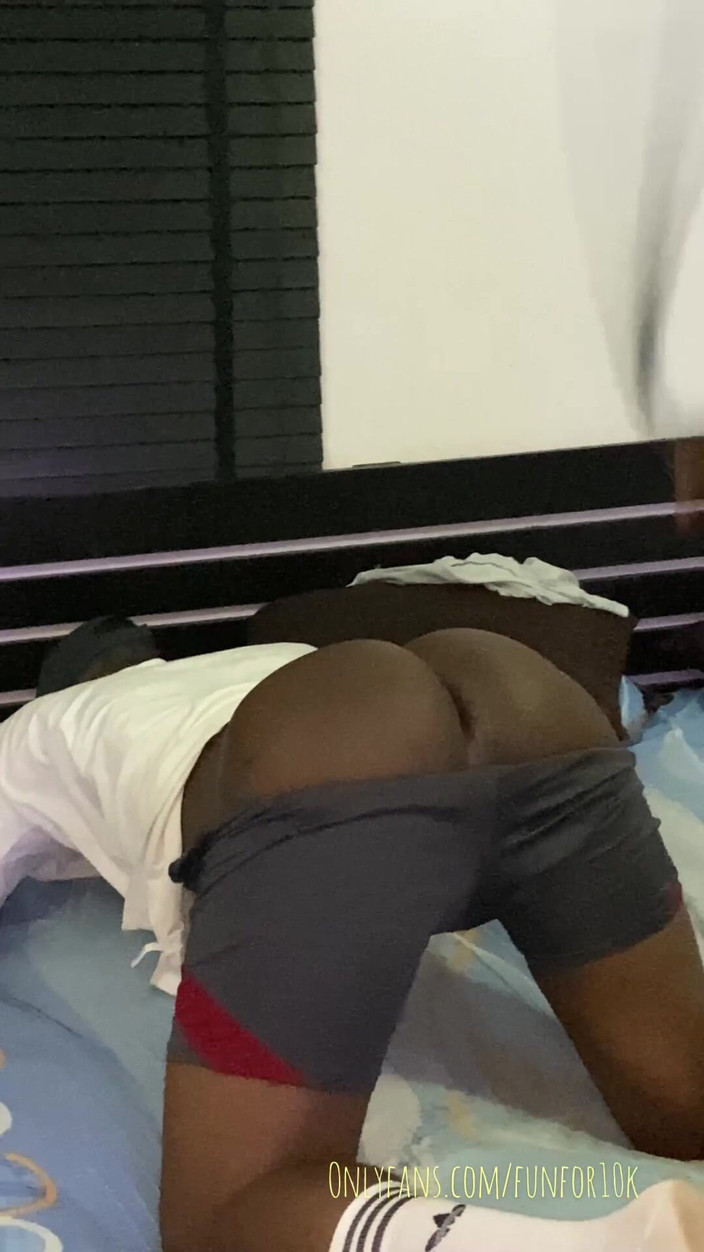 Funfor10k gay videos: Sexy chlípka twerkuje píseň a dostane péro