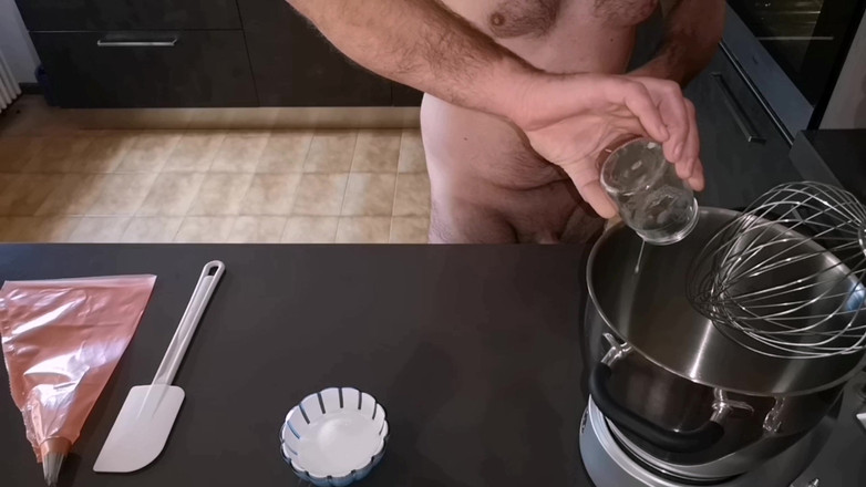 Cicci77: Cicci77 son koleksiyon için Pedro'yu sağdıktan sonra "tüm sperm" meringues'i % 42 hazırlıyor