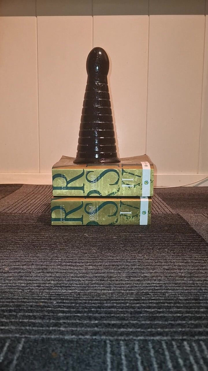 NoFace Twink X: Гей-твинк, несколько огромных игрушек