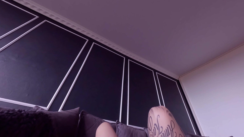 MissAlessaMilano: 손으로 POV 자위