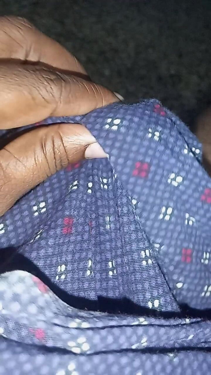 Sweet Indian cock: Tante seksi india lagi asik nyepong kontol sampai lubangnya menganga...