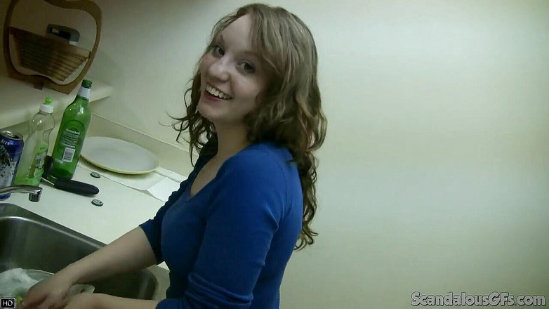 Scandalous GFs: O tipă sexy țâțoasă este futută dur de iubit